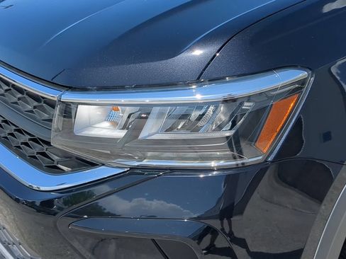 Certified 2022 Volkswagen Taos SE FWD image 7