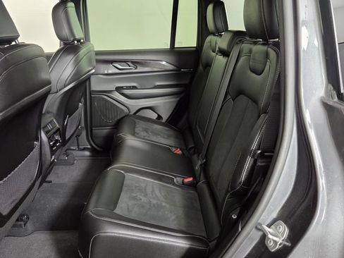 Used 2023 Jeep Grand Cherokee Altitude image 30