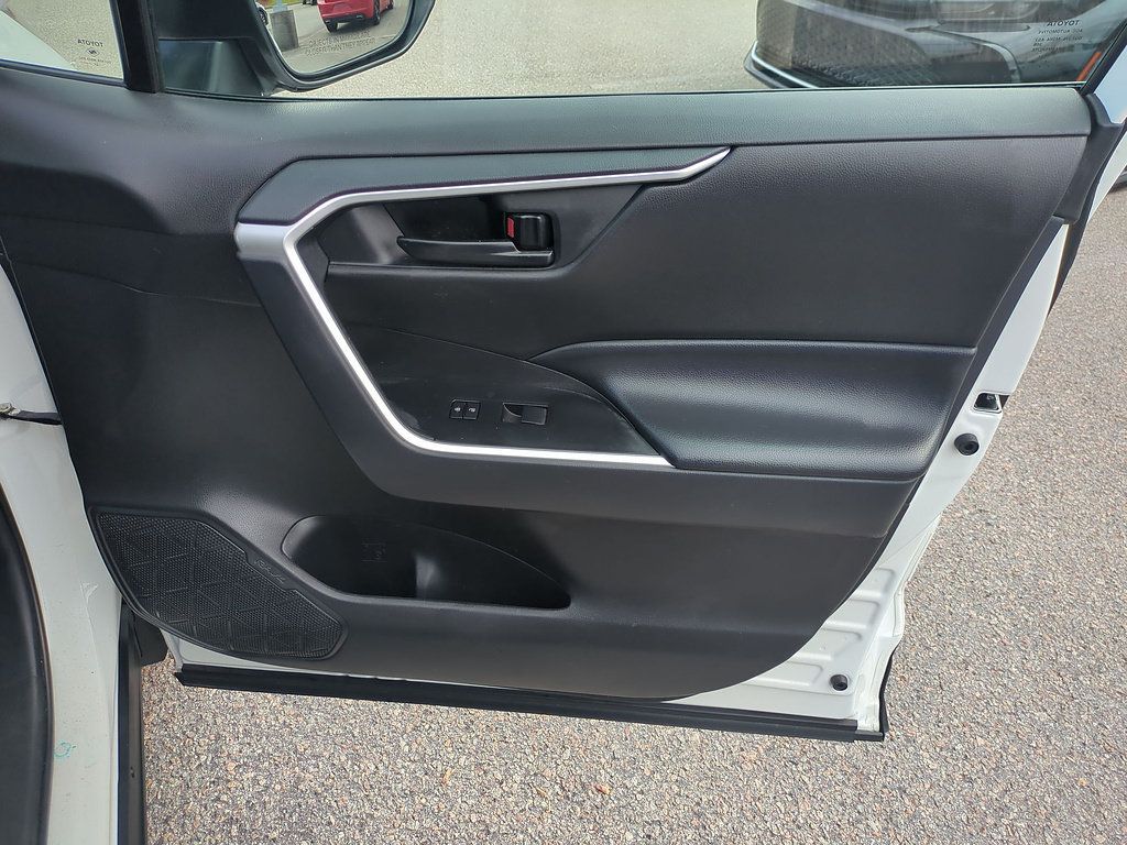 Used 2024 Toyota RAV4 LE FWD image 31