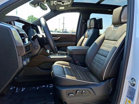 Certified 2026 GMC Yukon XL Denali Ultimate w/ LPO, Floor Liner Package AWD/4WD image 16