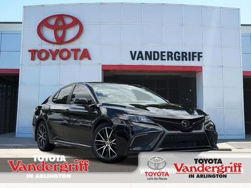 Certified 2023 Toyota Camry SE FWD image 1