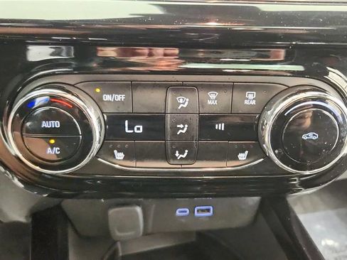 Used 2025 Chevrolet Trax RS w/ Sunroof Package FWD image 31