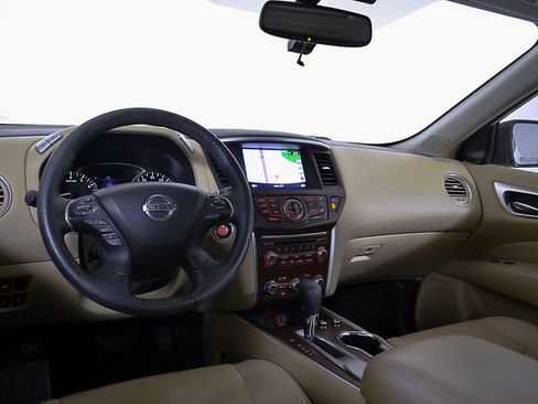 Used 2018 Nissan Pathfinder Platinum FWD image 14