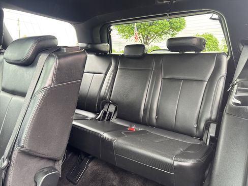 Used 2018 Ford Expedition XLT w/ Equipment Group 202A AWD/4WD image 32