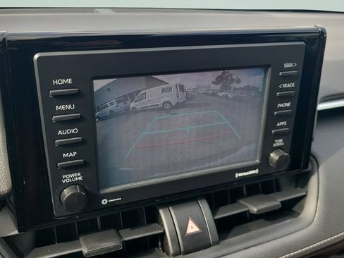 Used 2021 Toyota RAV4 LE FWD image 17