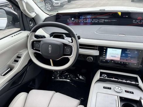 New 2026 Lincoln Navigator L Reserve AWD/4WD image 14