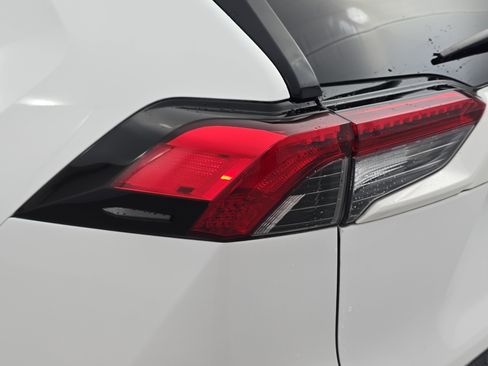 Used 2019 Toyota RAV4 XLE image 31