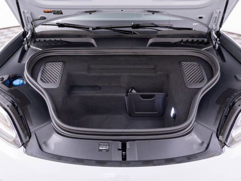 Certified 2025 Porsche Macan 4 Electric AWD/4WD image 33