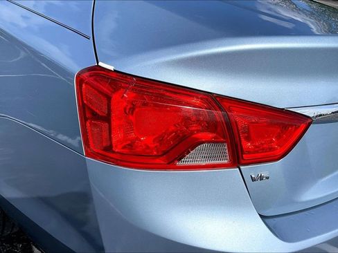 Used 2015 Chevrolet Impala LT w/ Convenience Package FWD image 30