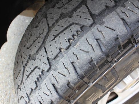 Used 2018 Chevrolet Tahoe 4WD w/ Suspension Package, Off-Road image 4