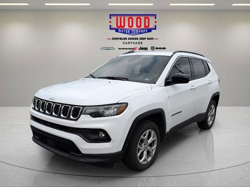 Used 2024 Jeep Compass Latitude AWD/4WD image 7
