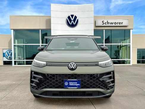 New 2026 Volkswagen Tiguan SE R-Line image 8
