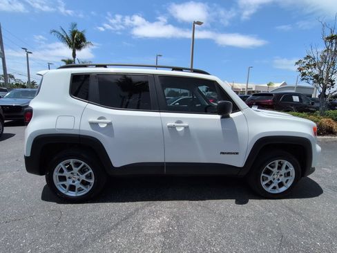 Used 2022 Jeep Renegade Latitude w/ Convenience Group AWD/4WD image 4