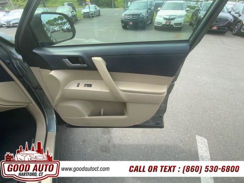 Used 2013 Toyota Highlander Plus AWD/4WD image 10