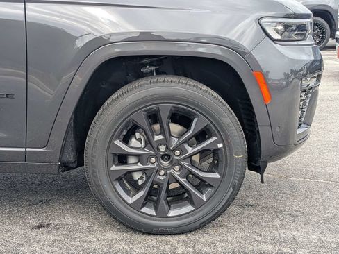 New 2026 Jeep Grand Cherokee Limited AWD/4WD image 11