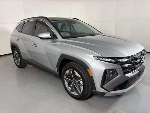 Used 2025 Hyundai Tucson SEL FWD image 2