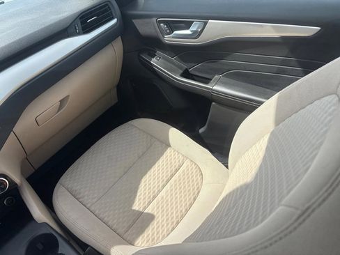 Used 2021 Ford Escape SE image 15