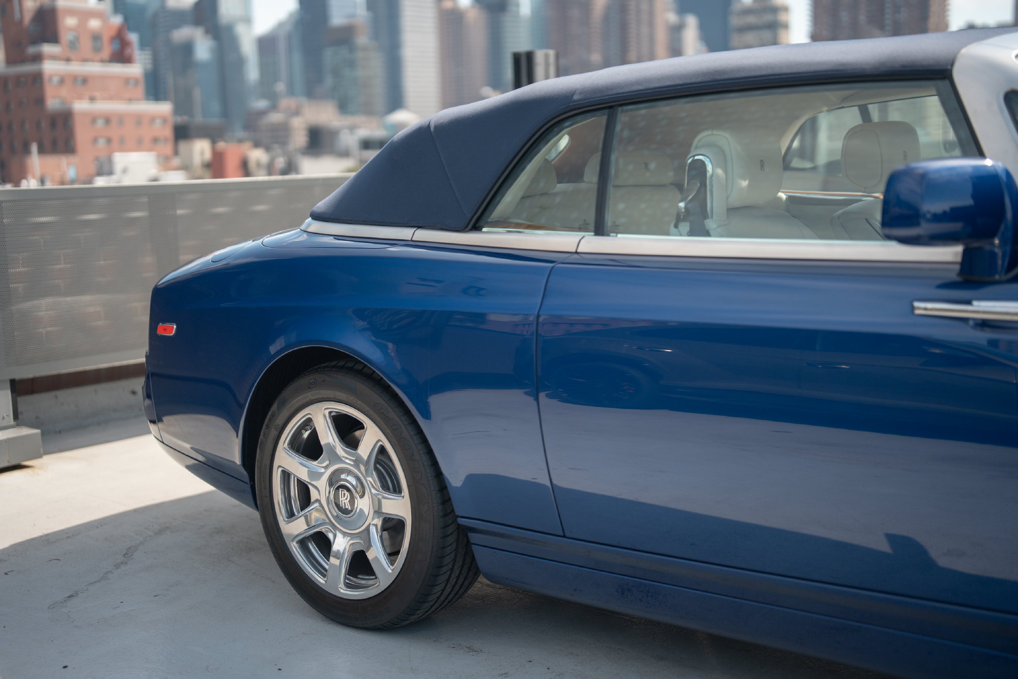 Used 2011 Rolls-Royce Phantom Drophead Coupe RWD image 20