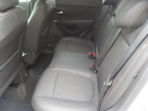 Used 2022 Chevrolet Trax LT w/ LT Convenience Package AWD/4WD image 11
