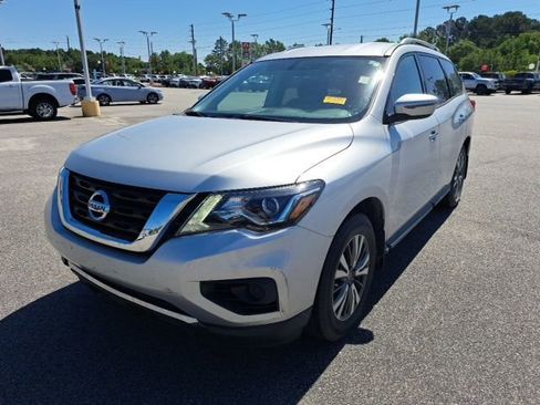 Used 2019 Nissan Pathfinder S FWD image 2