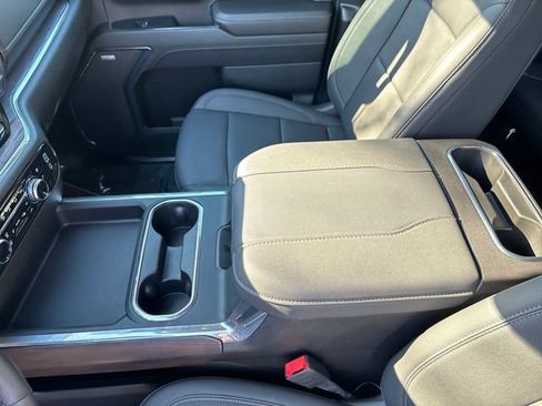 Used 2024 GMC Sierra 2500 SLT w/ SLT Premium Package image 29