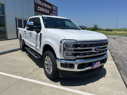 New 2026 Ford F250 Lariat w/ Chrome Package AWD/4WD image 8