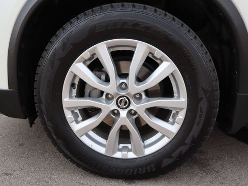 Used 2017 Nissan Rogue SV w/ SV Premium Package AWD/4WD image 41