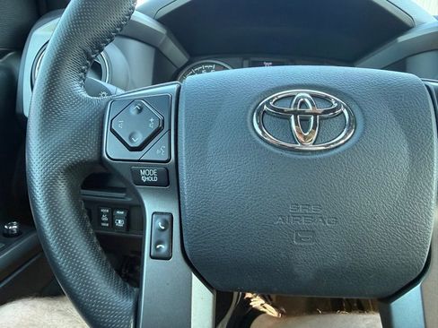 Used 2017 Toyota Tacoma TRD Off-Road w/ Tow Package (A/T) image 12