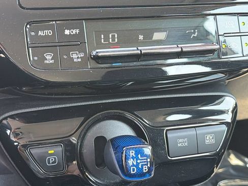 Used 2019 Toyota Prius LE AWD/4WD image 14