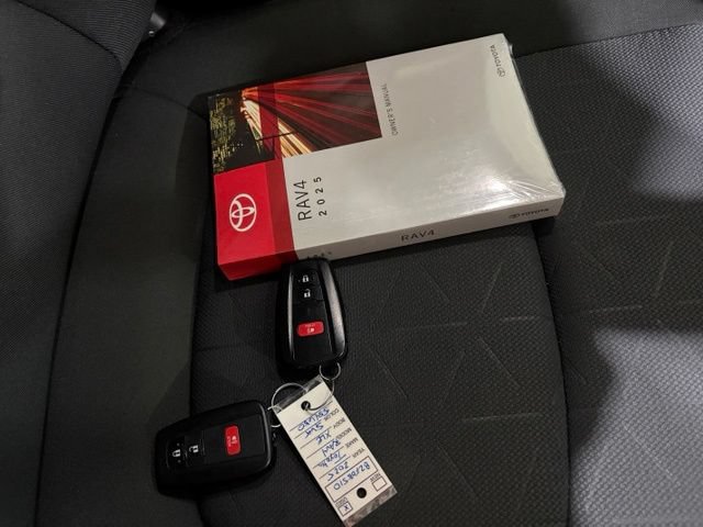 Used 2025 Toyota RAV4 XLE AWD/4WD image 9