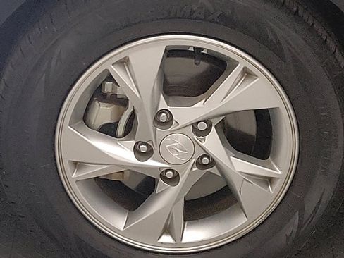 Used 2023 Hyundai Elantra SE image 31