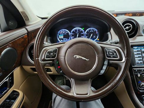 Used 2015 Jaguar XJ RWD image 18