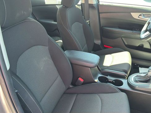 Used 2023 Kia Forte LXS FWD image 6