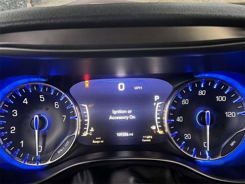 Used 2017 Chrysler Pacifica Limited w/ Advanced Safetytec Group image 19