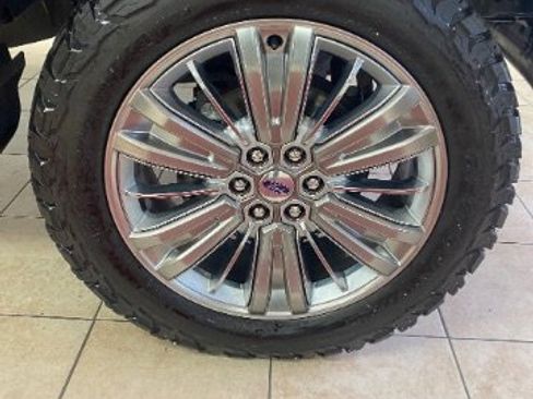 Used 2018 Ford F150 Platinum w/ Equipment Group 701A Luxury image 30