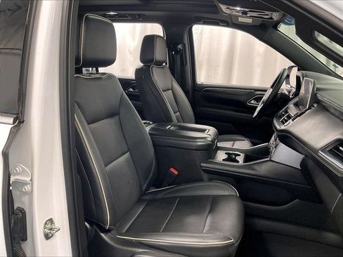 Used 2023 GMC Yukon XL SLT AWD/4WD image 11