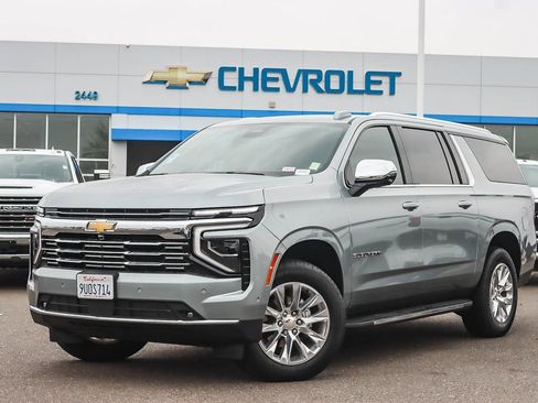 Used 2025 Chevrolet Suburban Premier image 1