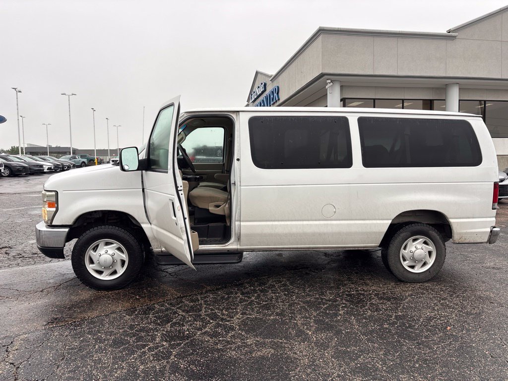 Used 2008 Ford E-350 and Econoline 350 XLT RWD image 4