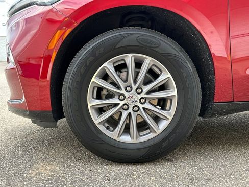 Used 2023 Buick Enclave Essence image 7