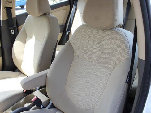 Used 2013 Hyundai Accent GLS image 12