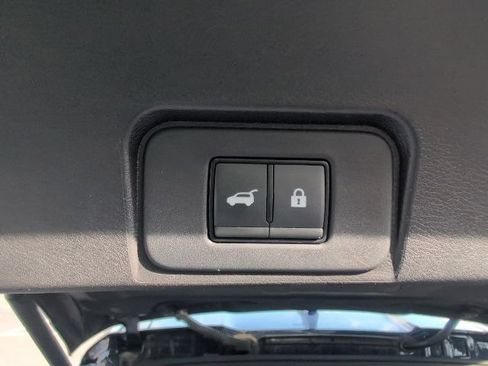 Used 2024 Nissan Rogue SV AWD/4WD image 17