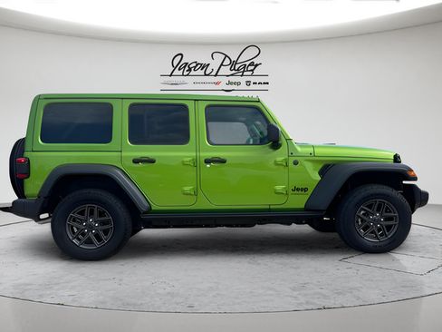 Used 2025 Jeep Wrangler Unlimited Sport AWD/4WD image 2