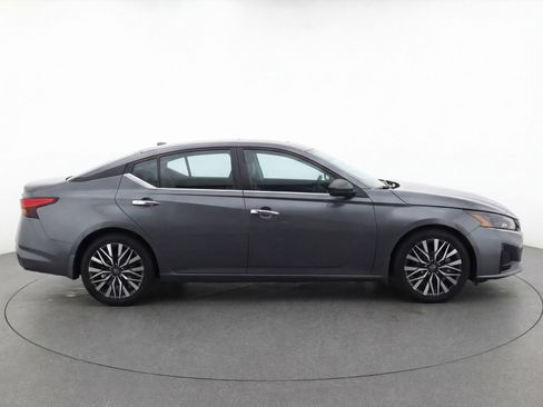 Used 2024 Nissan Altima 2.5 SV image 11