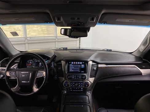 Used 2019 GMC Yukon XL Denali w/ Denali Ultimate Package image 12