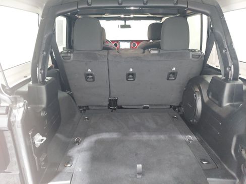 Used 2023 Jeep Wrangler Unlimited Rubicon w/ Cold Weather Group AWD/4WD image 16