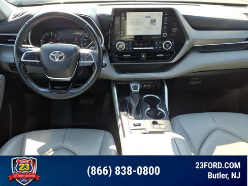 Used 2021 Toyota Highlander XLE AWD/4WD image 12