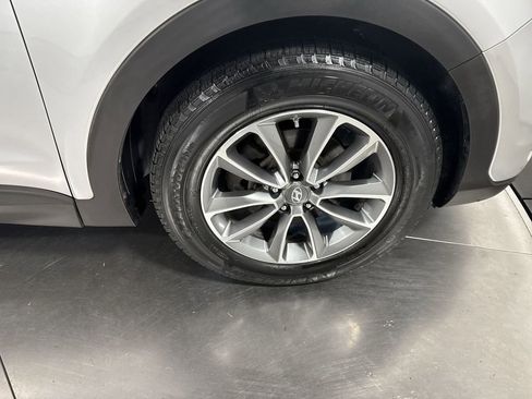 Used 2017 Hyundai Santa Fe SE image 14