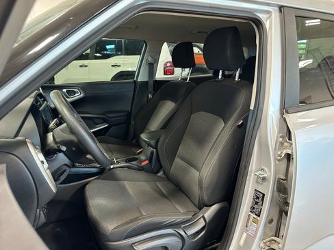 Used 2020 Kia Soul S FWD image 11
