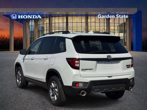 Certified 2022 Honda Passport TrailSport image 4