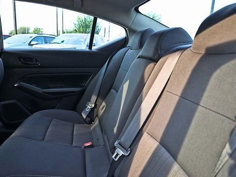 Used 2025 Nissan Altima 2.5 SV image 18